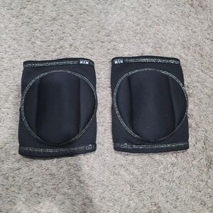 Creatures Of Xix CXIX Slip On Dance knee Pads Black Glitter Gold Sm